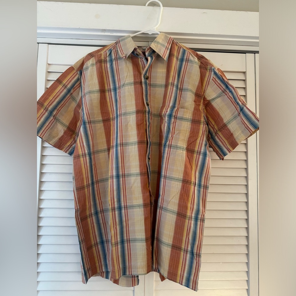 Men’s button down short sleeve shirt